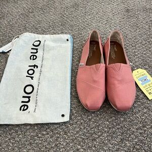 NWT Toms